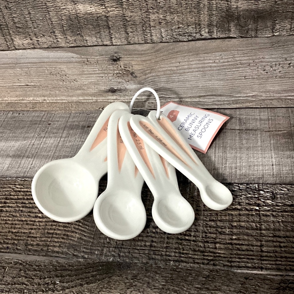 Ceramic bunny measuring spoons